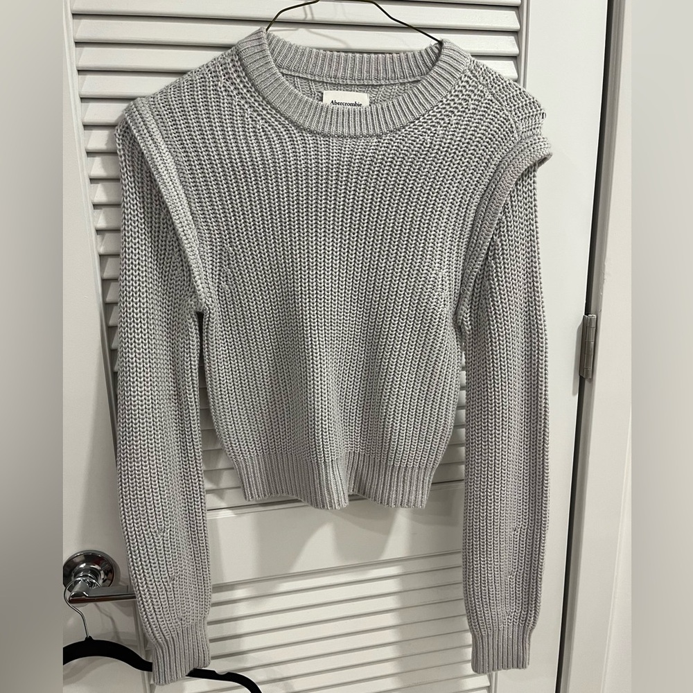 NWOT Abercrombie & Fitch Power Shoulder Knit Sweater in XS